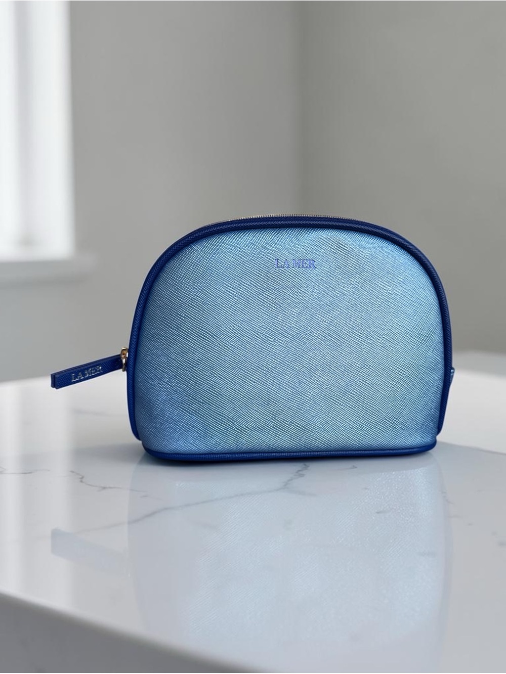La Mer Cosmetic Travel Pouch Metallic Blue Zipper Makeup Bag 7" x 5" x 2"